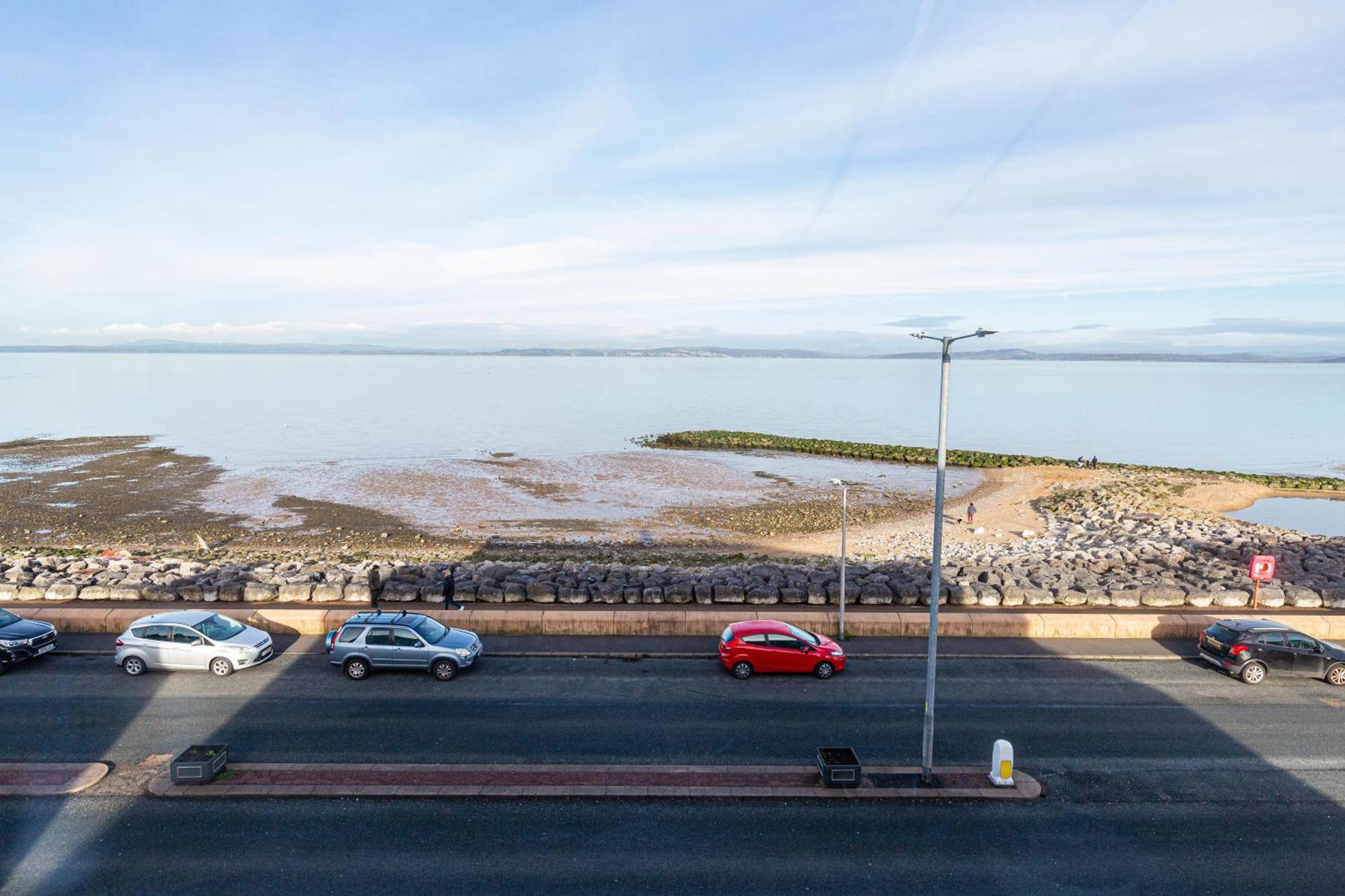 Beachfront Apartment 3 Bedrooms Sleeps 7 - Gateway To The Lake District - Newly Refurbished Morecambe Dış mekan fotoğraf