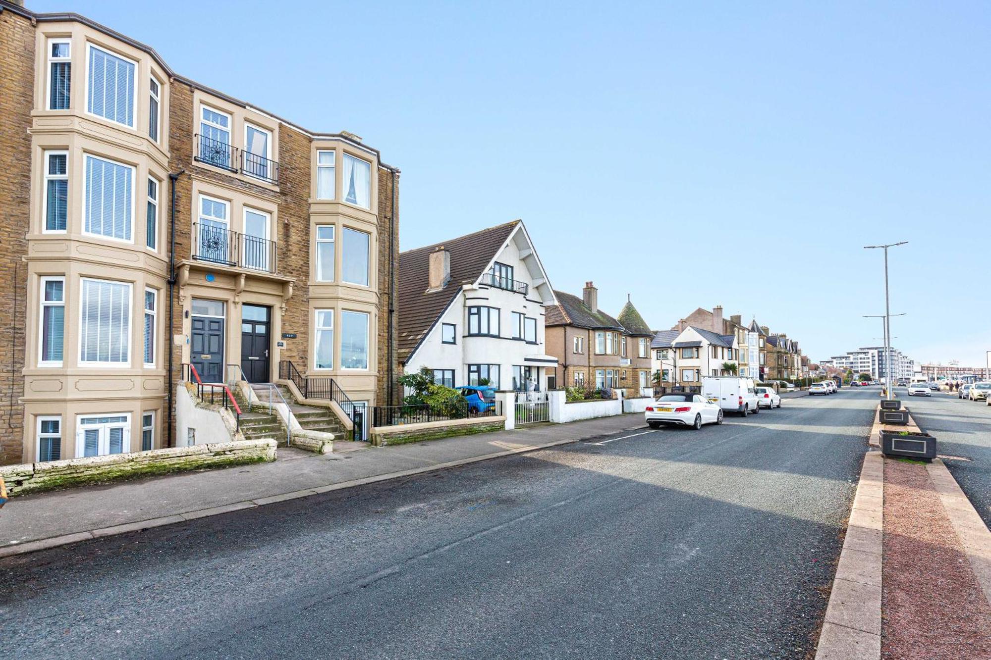 Beachfront Apartment 3 Bedrooms Sleeps 7 - Gateway To The Lake District - Newly Refurbished Morecambe Dış mekan fotoğraf